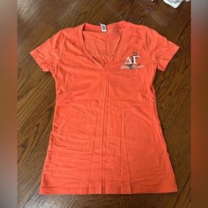 Vintage coral DG V-Neck Women's Tee